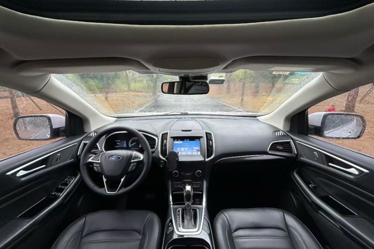 Used Ford Edge 2018 EcoBoost 245 Two-Wheel-Drive Titanium 7-Seater China V Standard Interior 3