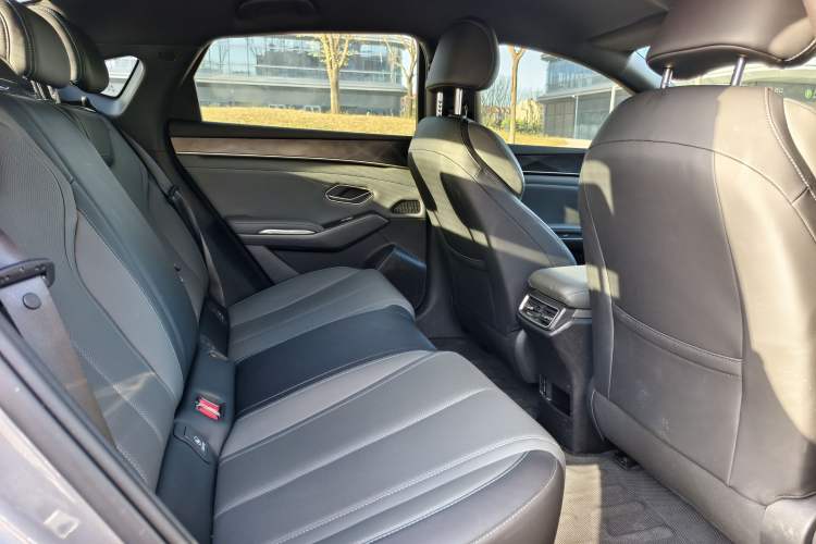 Used BYD Qin L 2025 DM-i Smart Drive 80KM Leading Model Interior 4