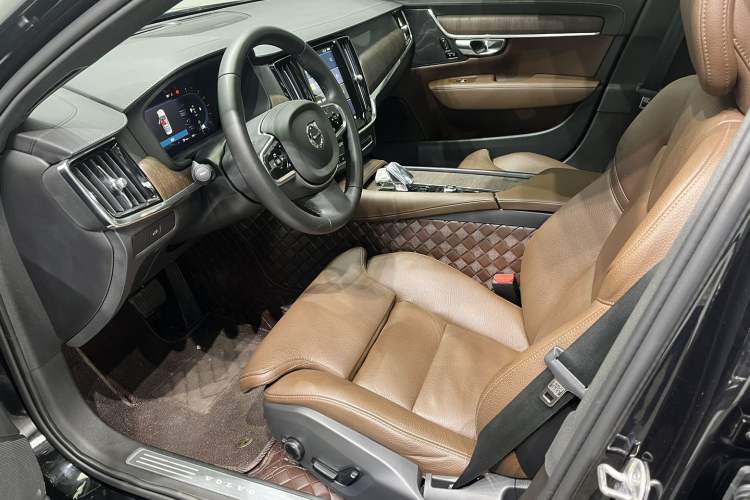 Used Volvo S90 2024 B5 Zhiyuan Luxury Edition
