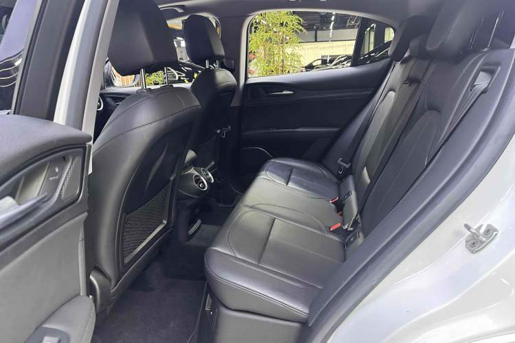 Used Alfa Romeo Stelvio 2017 2.0T 200HP Luxury Edition