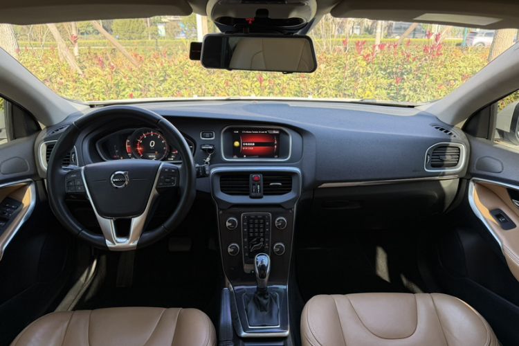 Used Volvo V40 2018 T3 Zhiyi Edition