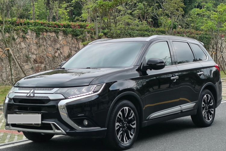 Used Mitsubishi Outlander 2019 2.4L 4x4 Zhi Xiang Edition 5 Seats China VI Standard