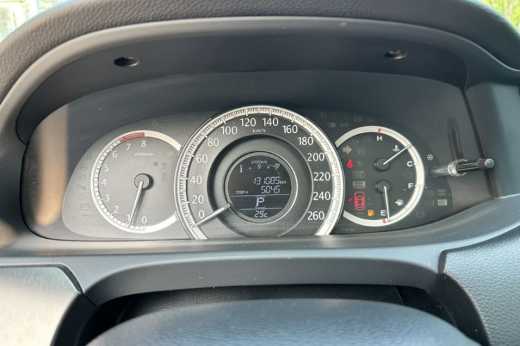 Used Honda Accord 2015 2.0L LX Comfort Edition Odometer Close Up