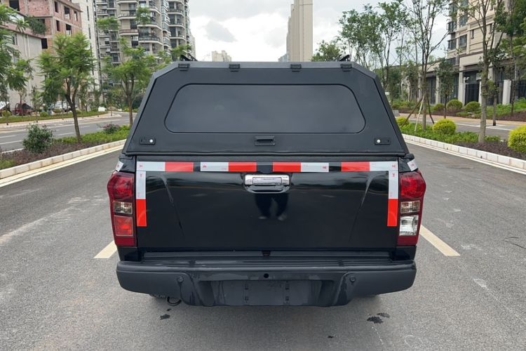 Used Isuzu D-MAX 2018 2.5T Four-Wheel Drive Base Version JE4D25Q5A
