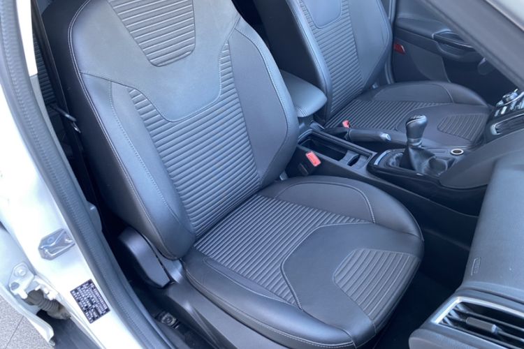 Used Ford Focus 2015 Hatchback 1.6L Manual Fashion Edition
