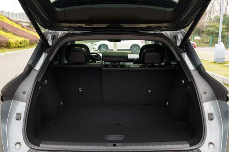 Used Zeekr 7X 2025 100 kWh Long-Range Rear-Wheel Drive with Intelligent Driving Features