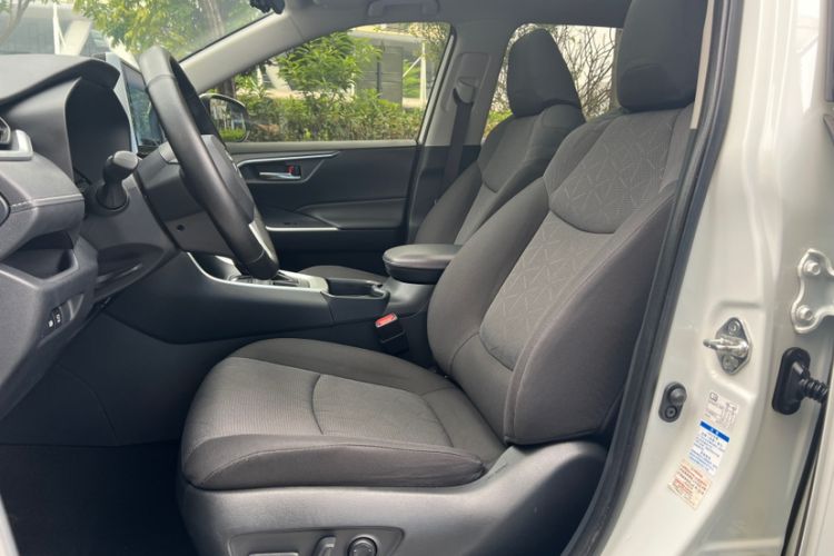 Used Toyota RAV4 2020 2.0L CVT 4x4 Trend Edition Interior 3