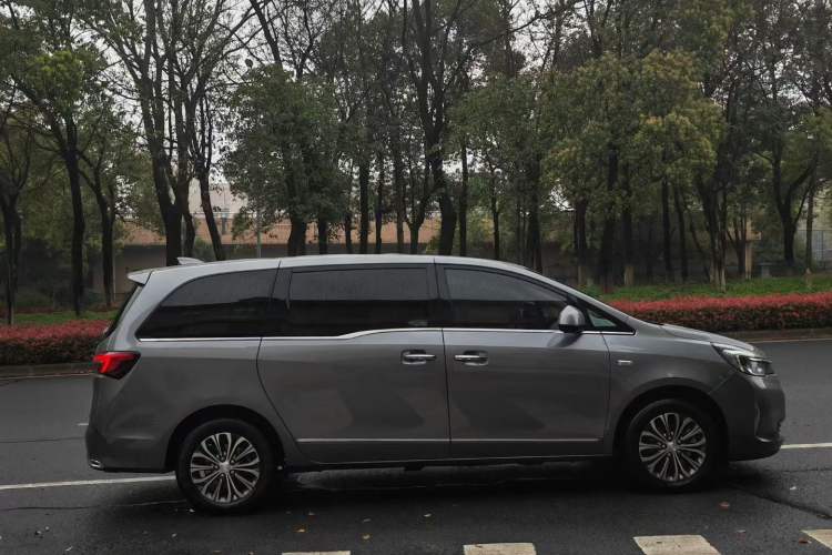 Used Buick GL8 2021 Land Cruiser Executive Class 652T Luxury Model