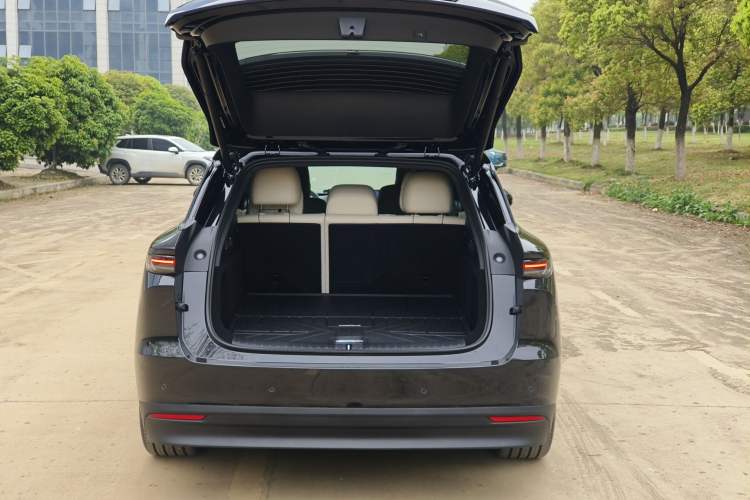 Used Li Auto i6 2025 Model Four-Wheel-Drive Standard Type Trunk