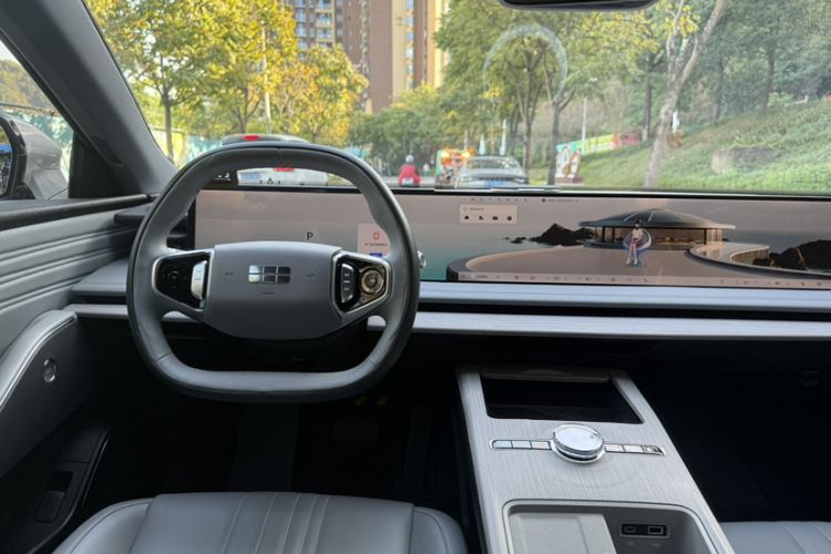 Used Geely Galaxy E8 2024 550 km Range Rear-Wheel-Drive PRO