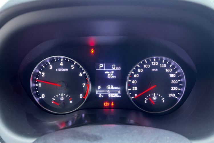 Used Hyundai Celesta 2017 1.6L Automatic Enjoyment Version GLS Odometer Close Up