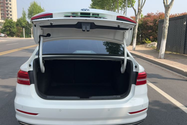 Used Volkswagen Lavida 2019 1.5L Automatic Comfort Edition China VI Standard Trunk