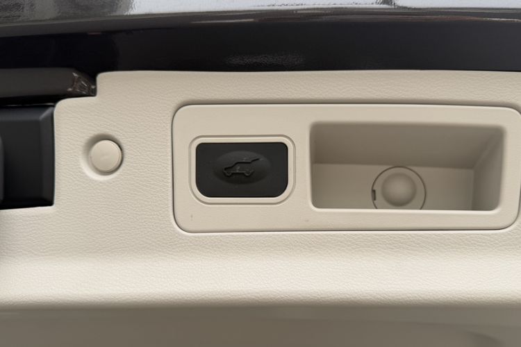 Used Buick GL8 2021 Land Cruiser Executive 652T Premium Model
