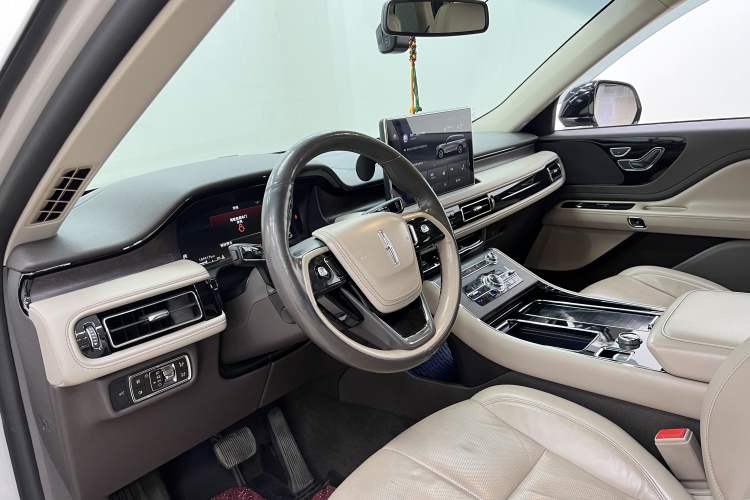 Used Lincoln Aviator 2020 3.0T V6 Four-Wheel Drive Premium Edition Interior 4