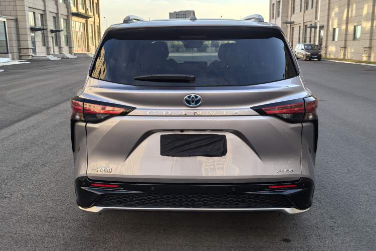Used Toyota Granvia 2022 2.5L Hybrid Prestige Edition