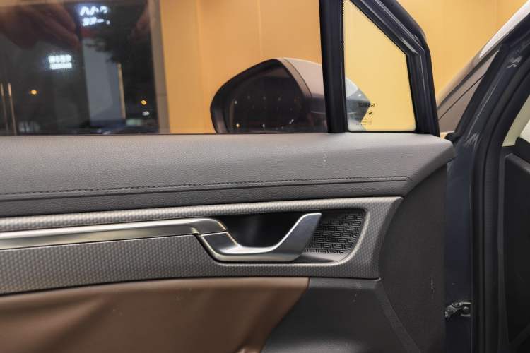 Used Geely Auto Emgrand GS 2017 Sport Edition 1.3T Automatic Smart Connectivity Model Interior 5