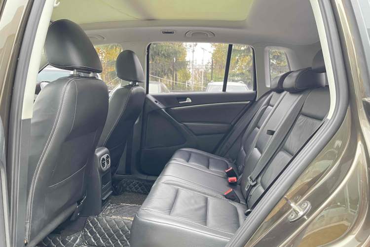 Used Volkswagen Tiguan 2016 280TSI Automatic Two-Wheel Drive Silk Road Comfort Edition Interior 3