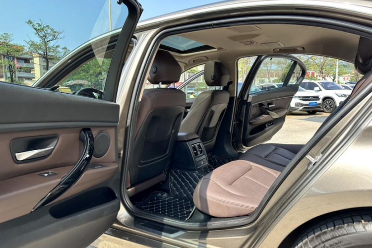 Used BMW 3 Series 2018 318Li Interior 11