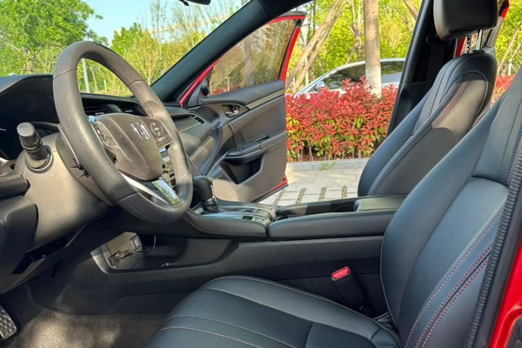 Used Honda Civic 2021 HATCHBACK 220TURBO CVT Trendy Cool Edition Interior 4