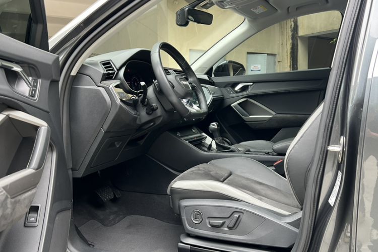 Used Audi Q3 2020 35 TFSI Fashion Dynamic Model Interior 1