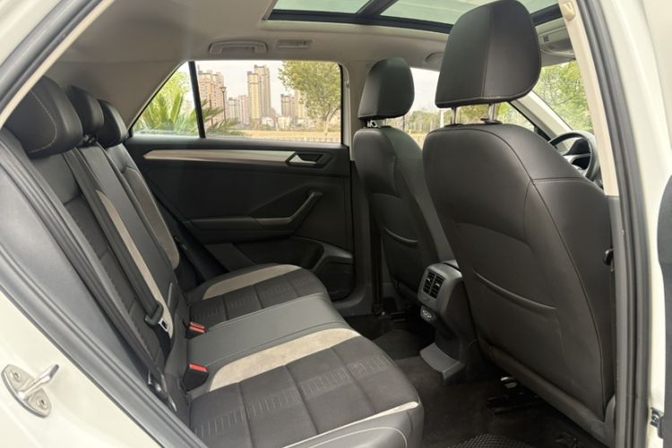 Used Volkswagen T-ROC 2022 280TSI DSG Two-Wheel Drive Elite PLUS Interior 1