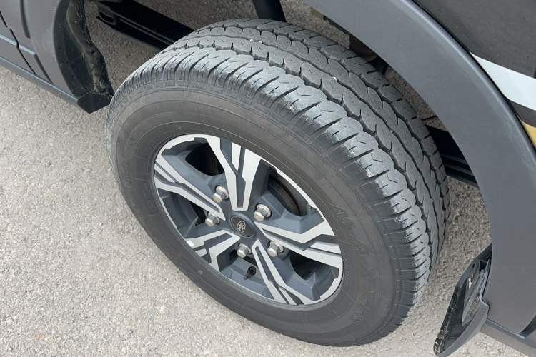 Used Ford Transit T8 2024 T8 2.3T Diesel Automatic Mid-axle Mid-roof 6-Seater Multi-function Version 2/2/2
