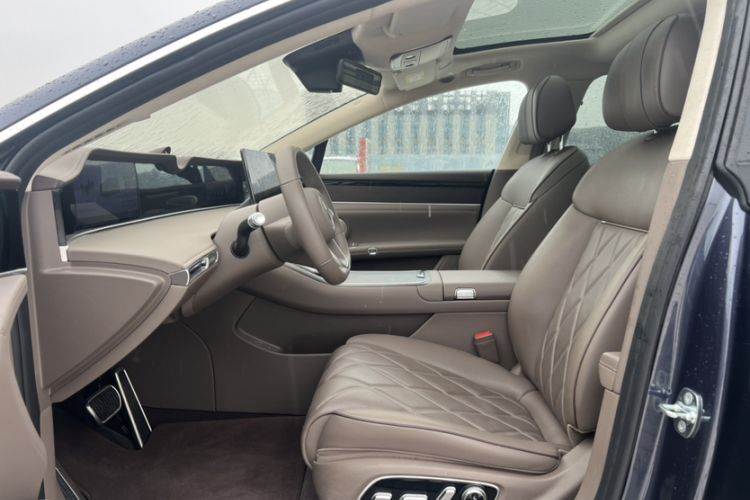 Used Hima S9T 2025 Model Pure Electric Four-Wheel-Drive Ultra Interior 2