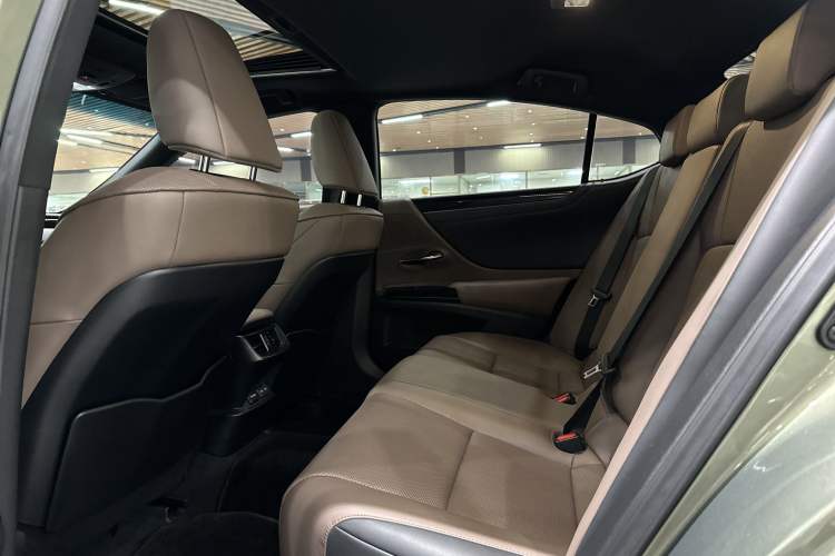 Used Lexus ES 2022 200 Excellence Edition Interior 2