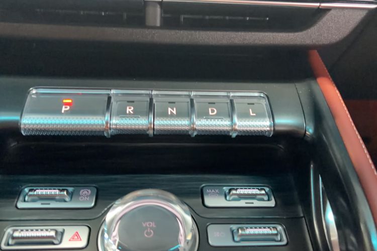 Used Lincoln Nautilus 2025 2.0T All-Wheel-Drive Luxury Hybrid Edition Gear Lever