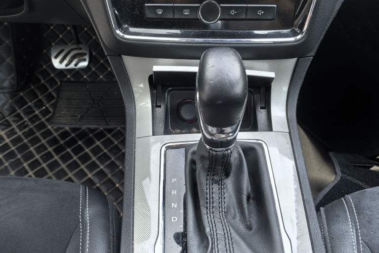 Used Roewe RX5 New Energy 2017 eRX5 50T Hybrid Connected Prestige Flagship Edition
