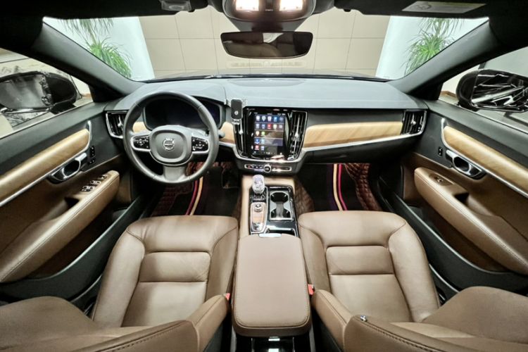 Used Volvo S90 New Energy 2024 Plug-in Hybrid Four-Wheel Drive Long-Range Zhiyi Luxury Edition
