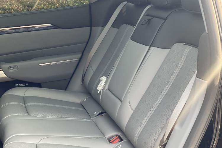 Used Zeekr 7X 2025 100 kWh Long-Range Rear-Wheel Drive with Intelligent Driving Features Interior 5