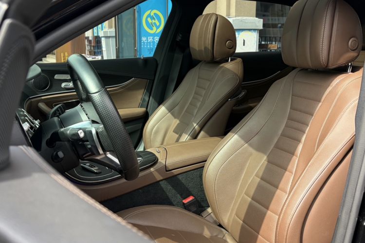 Used Mercedes-Benz E-Class 2022 Revised Version E 300 L Sporty and Stylish Edition Interior 5