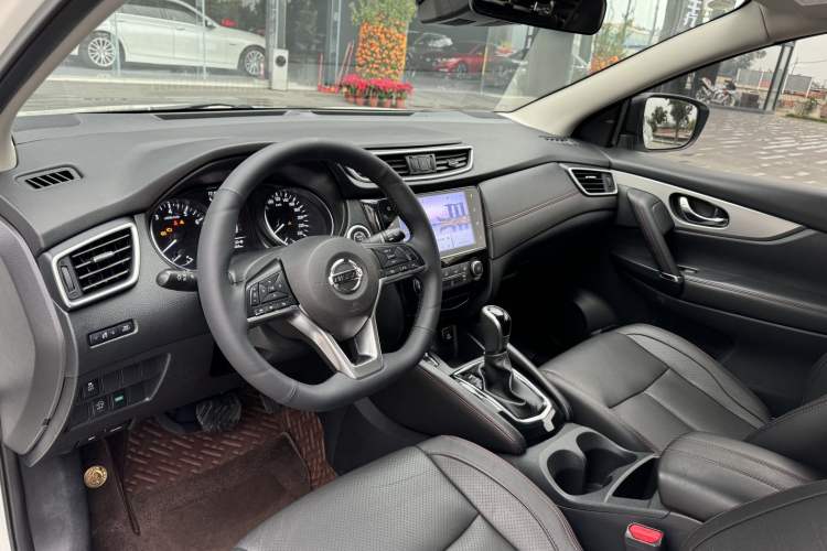 Used Nissan Qashqai 2021 2.0L CVT Luxury Edition Interior 3
