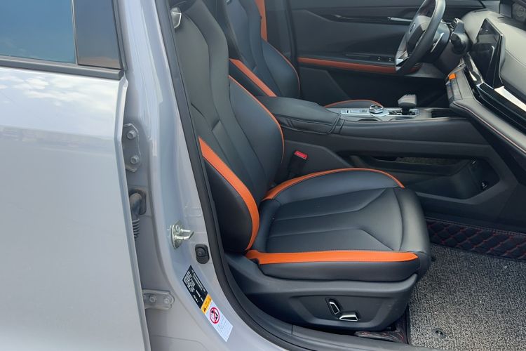 Used CHANGAN UNI-V 2023 1.5T Prestige Model
