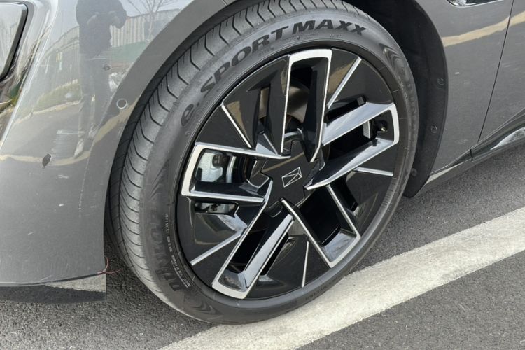 Used Avatr 12 2025 Year Updated Ultra Extended-Range Version Exterior 2