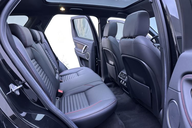 Used Land Rover Discovery Sport 2022 249 PS R-Dynamic S Performance Edition 5 Seats Interior 5