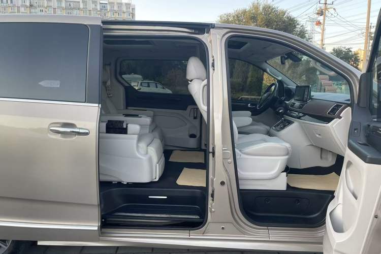 Used SAIC MAXUS G10 2016 2.0T Automatic Flagship Edition
