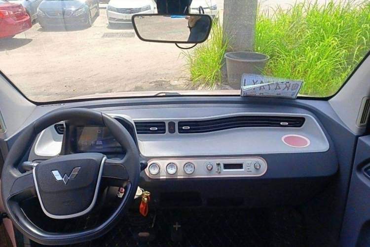 Used Wuling Hongguang MINIEV 2022 Macaron Premium Model – Lithium Ternary Battery Interior 1