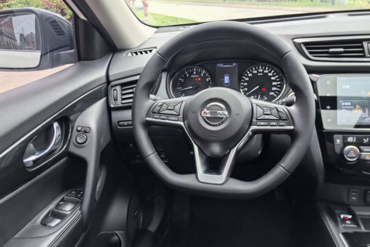 Used Nissan X-Trail 2019 2.5L CVT Smart Connect Leading Edition 4WD Interior 2