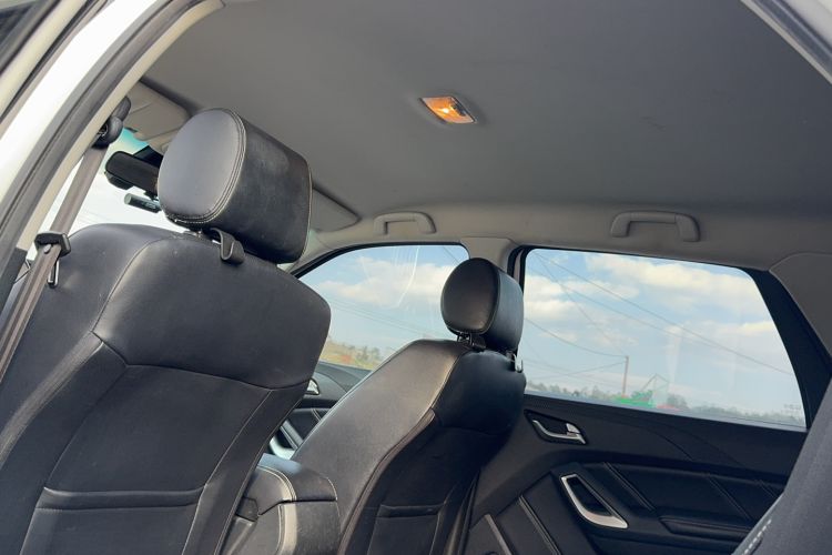 Used JMC Yusheng S350 2017 2.0T Automatic 2WD Diesel Luxury Edition 5 Seats Headliner