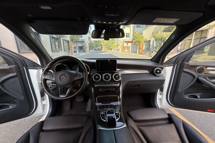 Used Mercedes-Benz GLC 2017 GLC 260 4MATIC Luxury Model