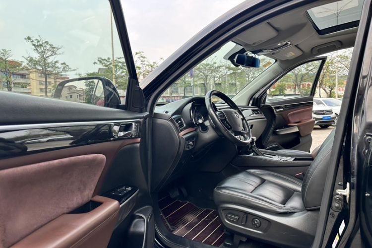 Used GAC Trumpchi GS8 2017 320T Two-Wheel Drive Luxury Smart Connectivity Version (7 Seats) Interior 12