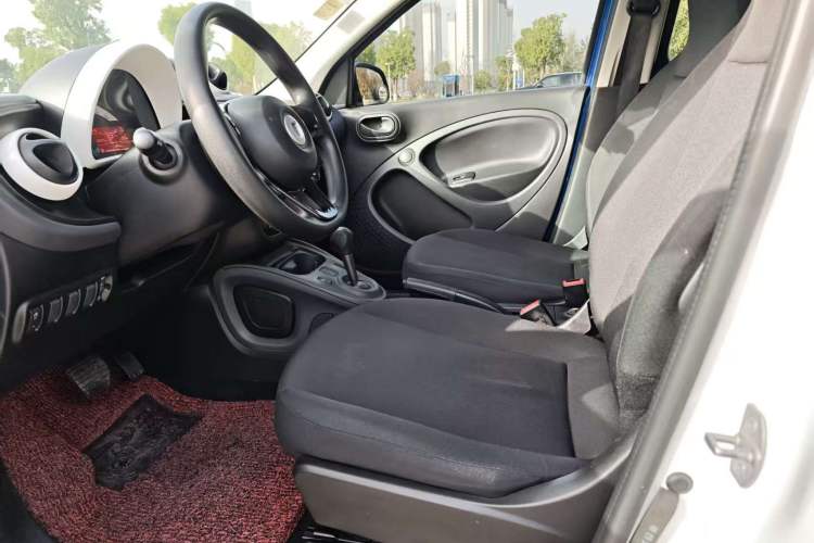 Used smart forfour 2018 1.0L 52 kW Dynamic Edition
