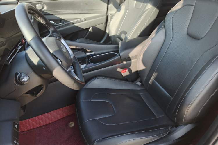 Used Hyundai Elantra 2022 1.5L CVT LUX Prestige Edition Left Front Seat