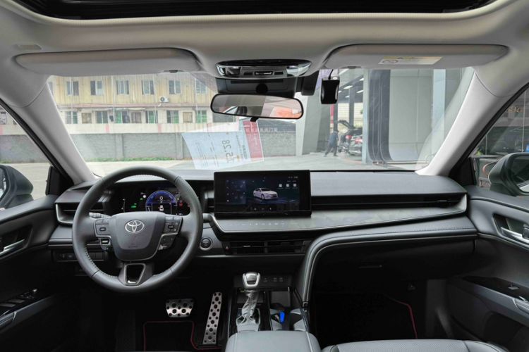 Used Toyota Camry 2026 Model Dual-Engine 2.0HSE Sport Lite Edition Interior 3