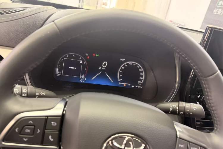 Used Toyota Highlander 2024 380T Four-Wheel Drive Ultimate 7-Seater Odometer Close Up