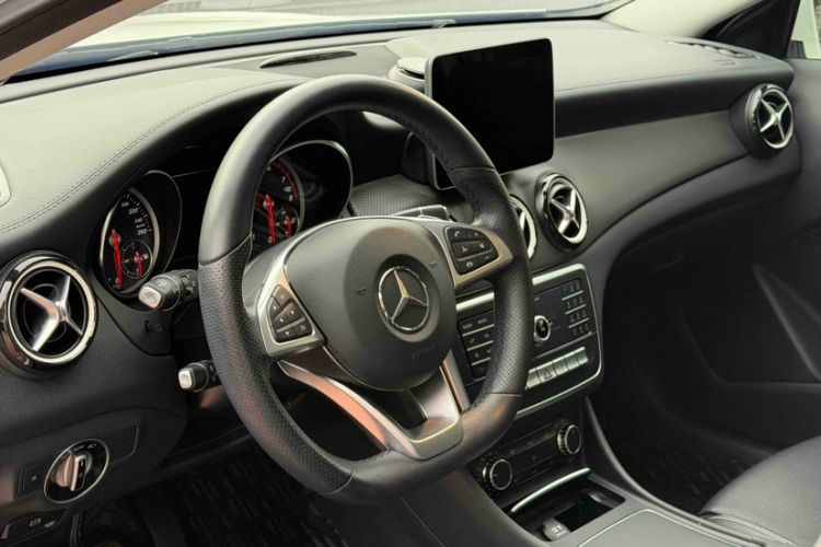 Used Mercedes-Benz GLA 2019 GLA 200 Fashion Model Interior 8