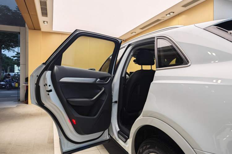 Used Audi Q3 2015 35 TFSI Millionth Anniversary Comfort Model Exterior 7