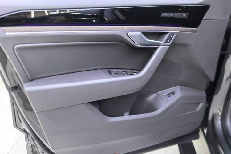 Used Volkswagen Touareg 2019 3.0 TSI RuiFeng Edition China V Standard Interior 9